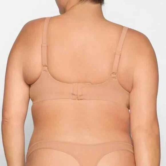 Skims Fits Everybody T-Shirt Bra in Clay - Picture 2 of 15